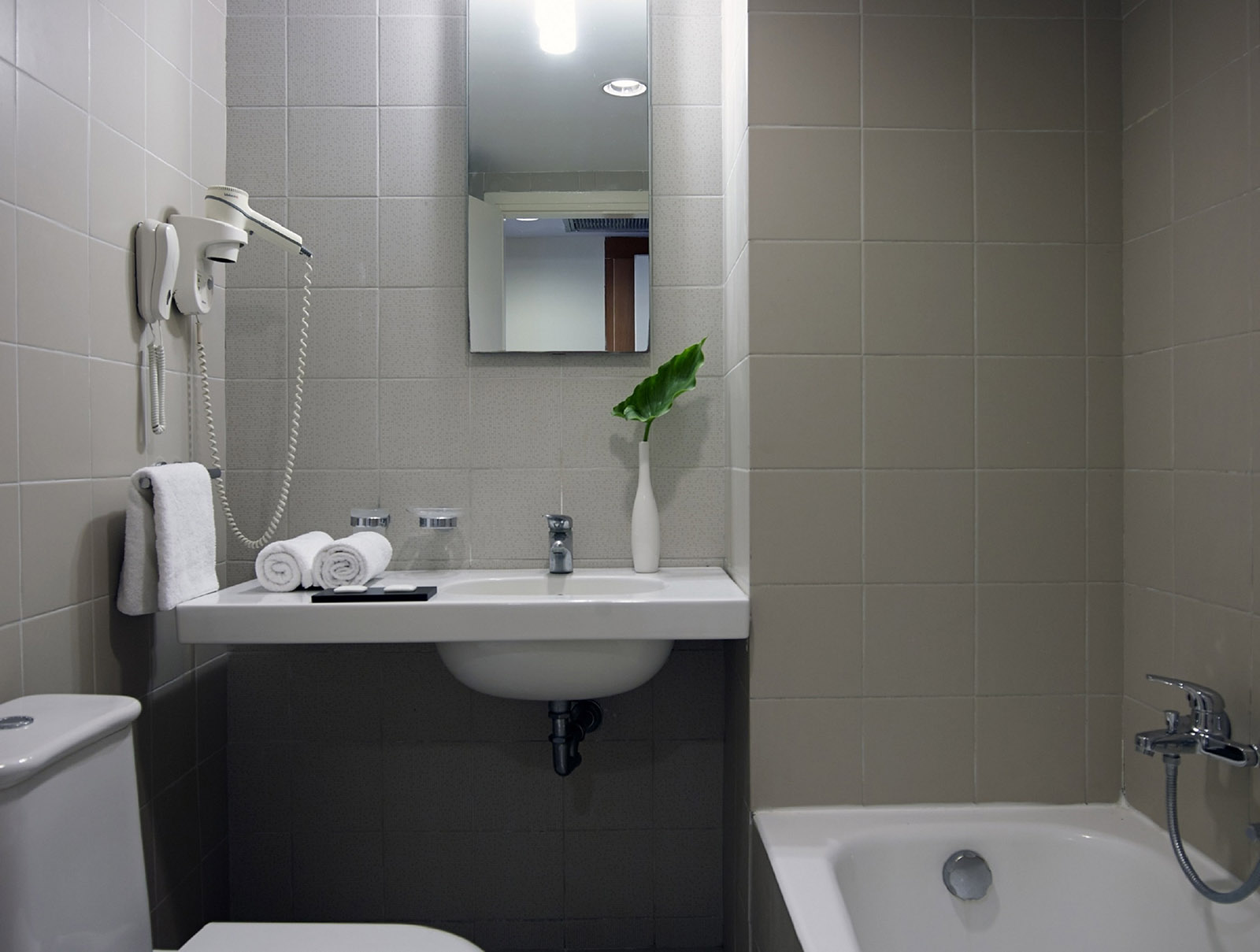 Angela Classic Twin Room with City View